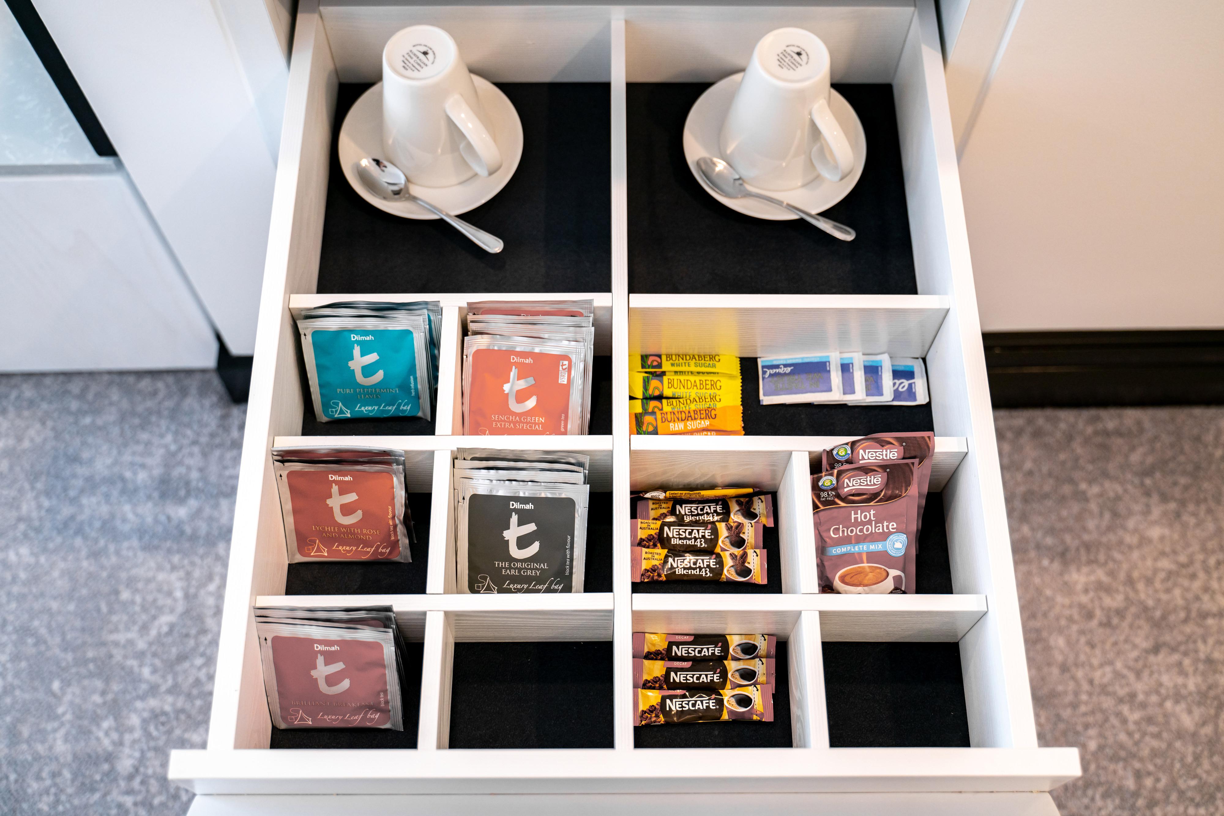 Pullman Cairns International Hotel Buitenkant foto A tea drawer in a hotel