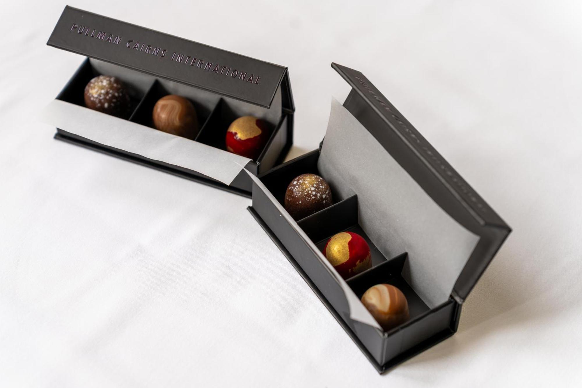 Pullman Cairns International Hotel Buitenkant foto Chocolate truffles