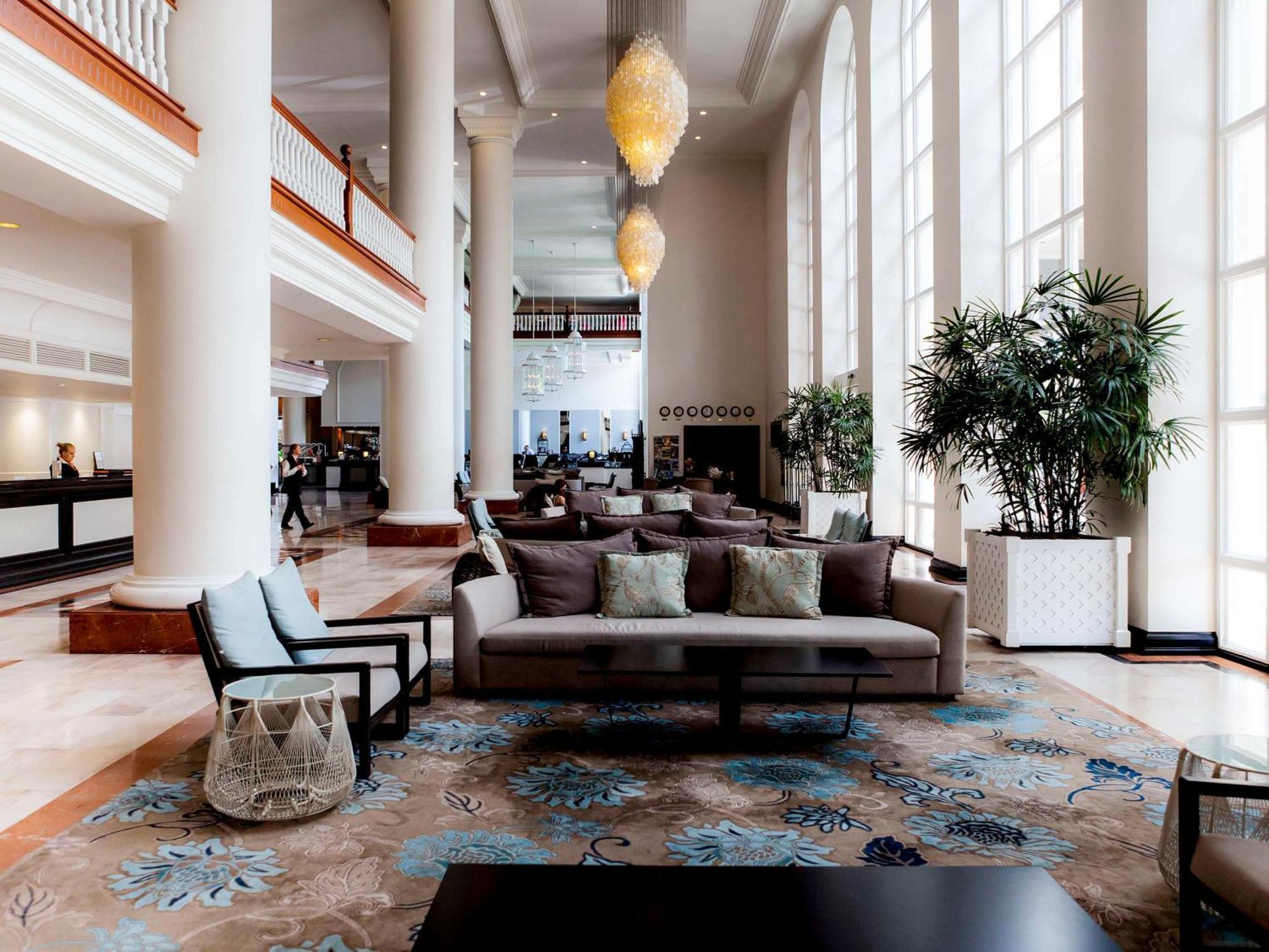 Pullman Cairns International Hotel Buitenkant foto The lobby of the hotel