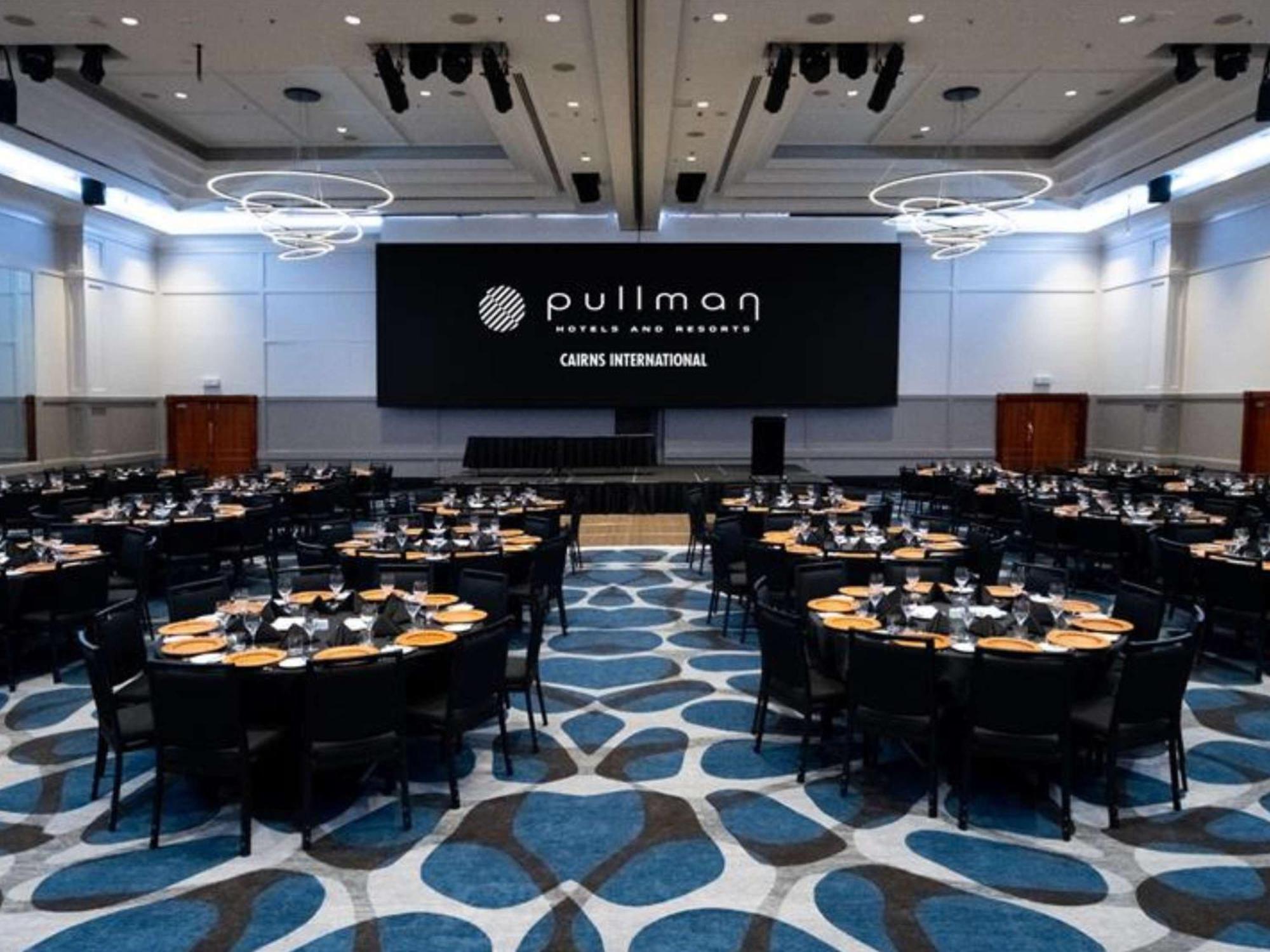 Pullman Cairns International Hotel Buitenkant foto The International Ballroom