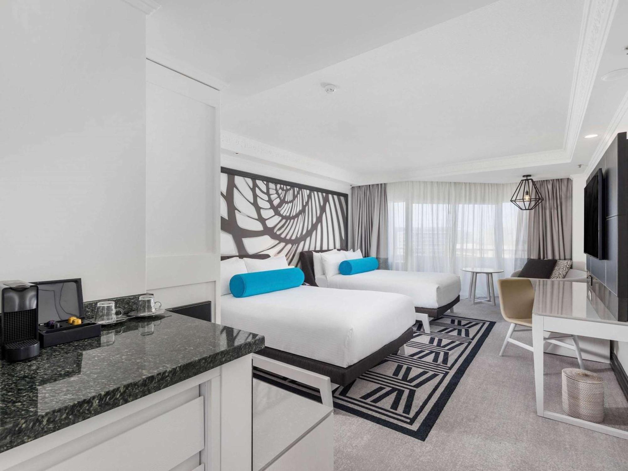 Pullman Cairns International Hotel Buitenkant foto A room at the hotel