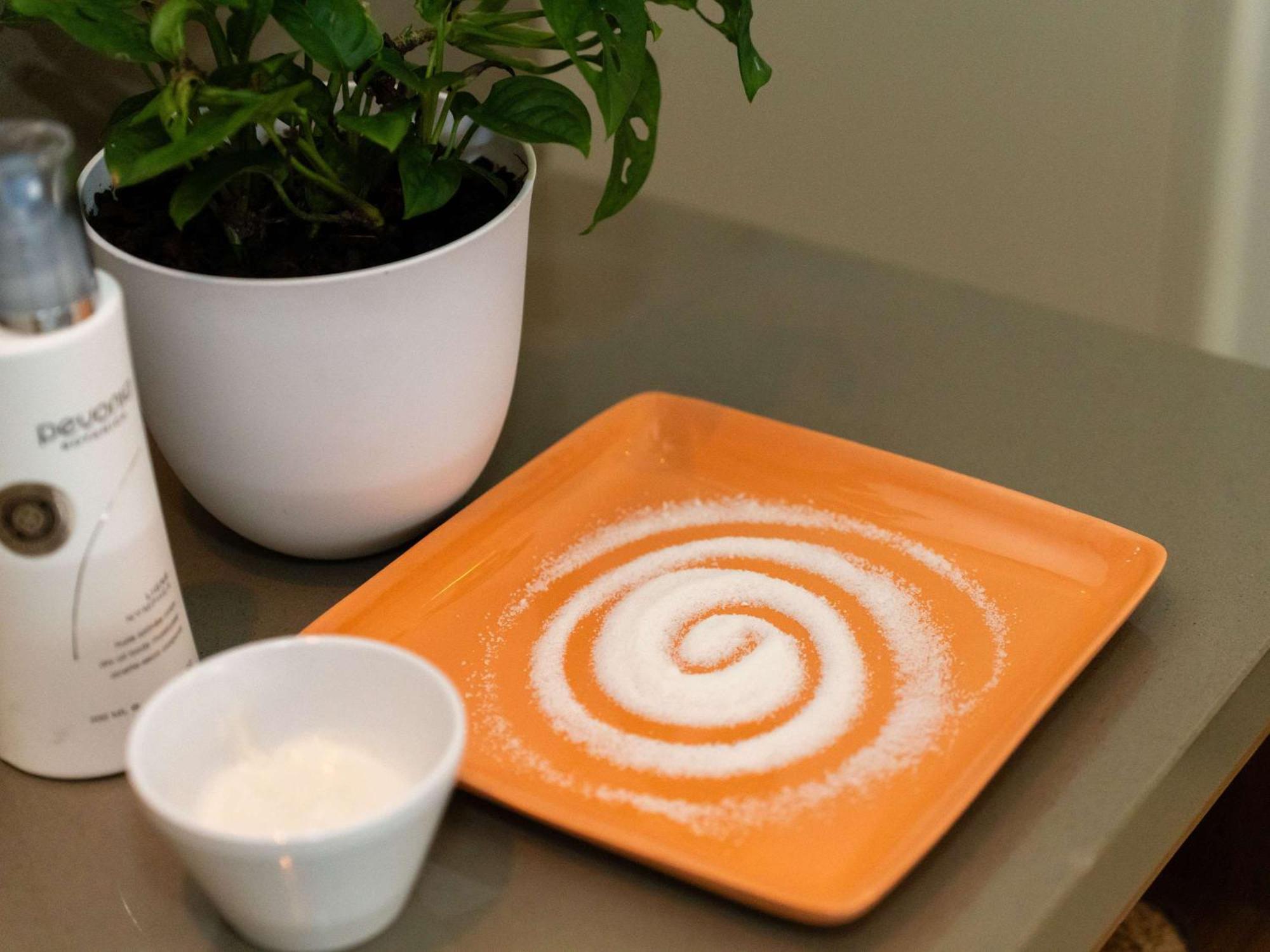 Pullman Cairns International Hotel Buitenkant foto A plate of salt