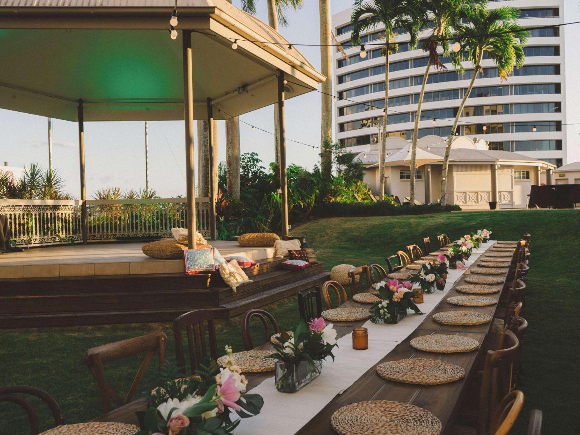 Pullman Cairns International Hotel Buitenkant foto The Royal Garden